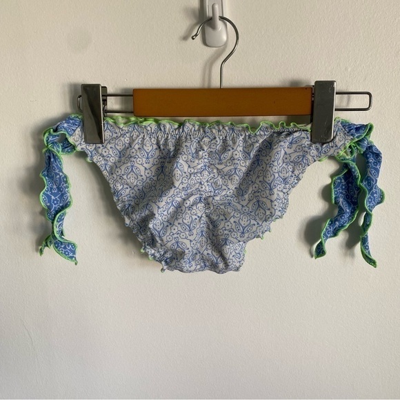 Victoria’s Secret Frilly Ruffles Side Ties Bikini Bottoms in Floral Blue • sz XS - Picture 3 of 7